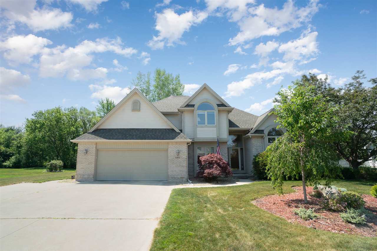 Property Photo:  5371 Oakbrook Drive  MI 48603 