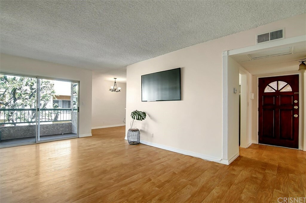 Property Photo:  18307 Burbank Boulevard 4  CA 91356 