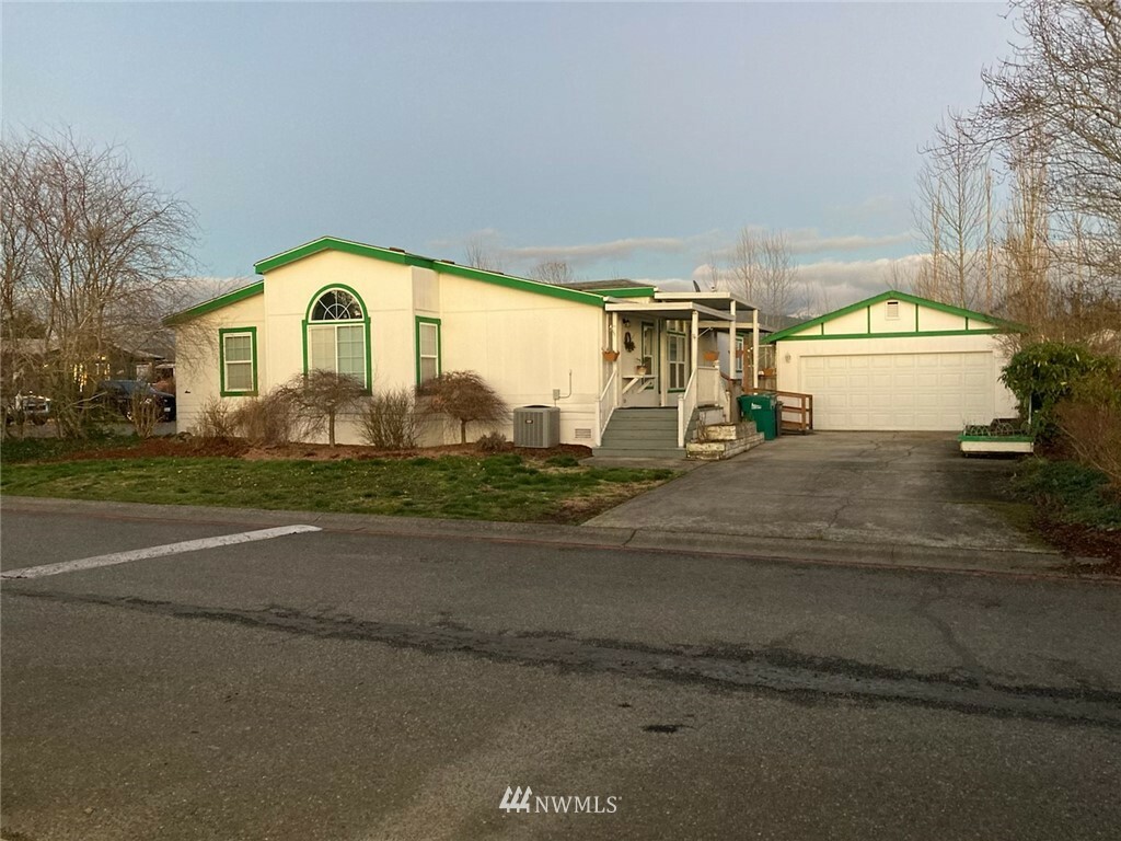 Property Photo:  1100 Poplar Avenue  WA 98022 