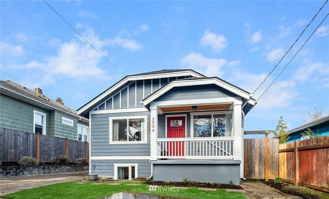 Property Photo:  2504 E Pine Street  WA 98122 