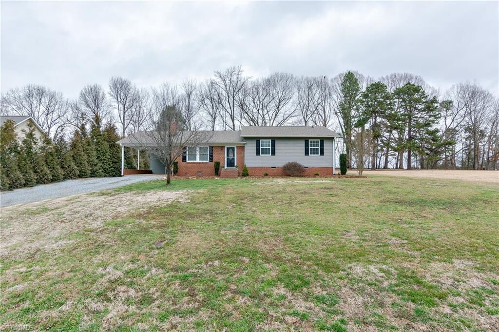 Property Photo: 189 Stratford Road NC 27292