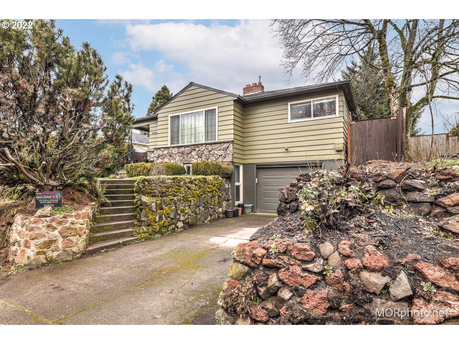 Property Photo: 8615 E Burnside St OR 97216
