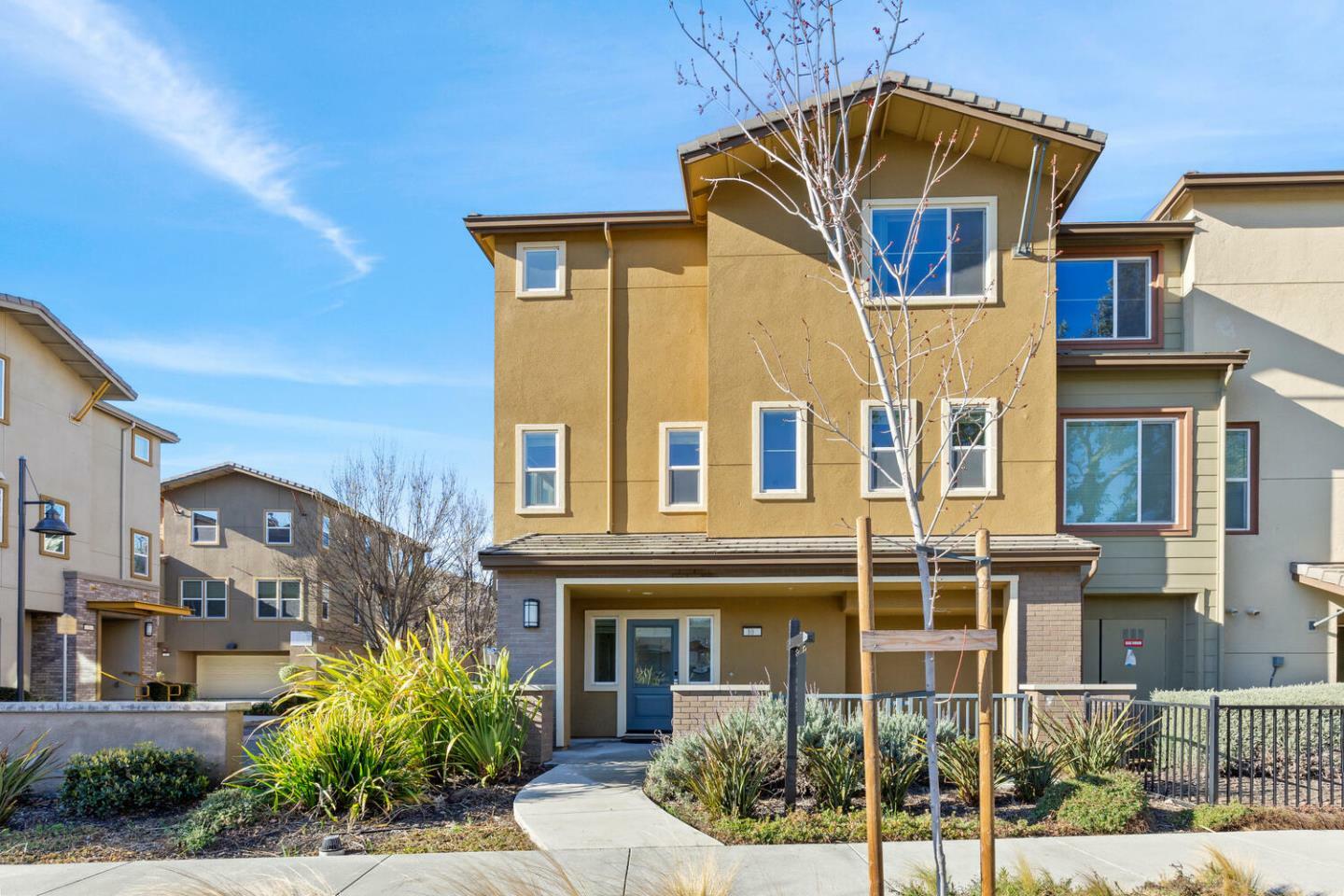 Property Photo: 2409 Venturi Place 10 CA 95132