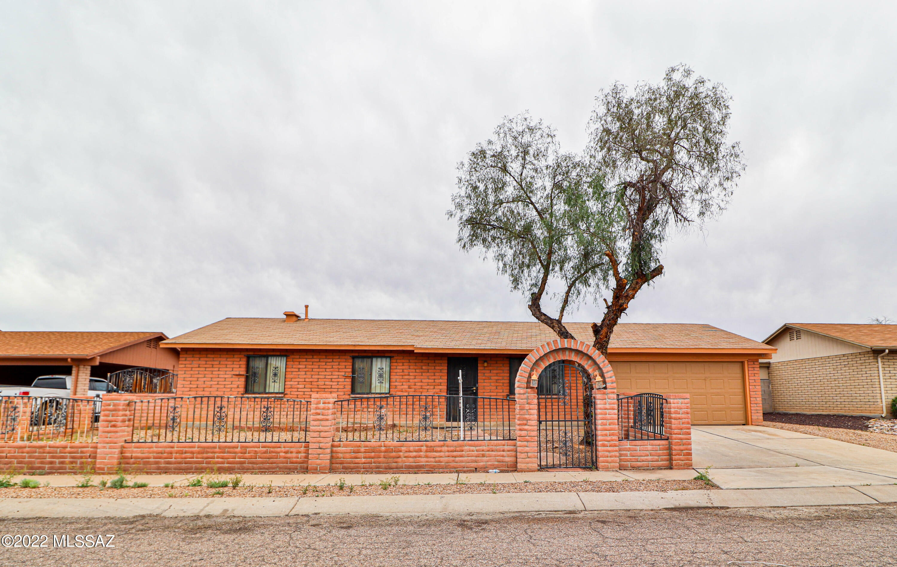 Property Photo:  5581 S Oak Ridge Drive  AZ 85746 