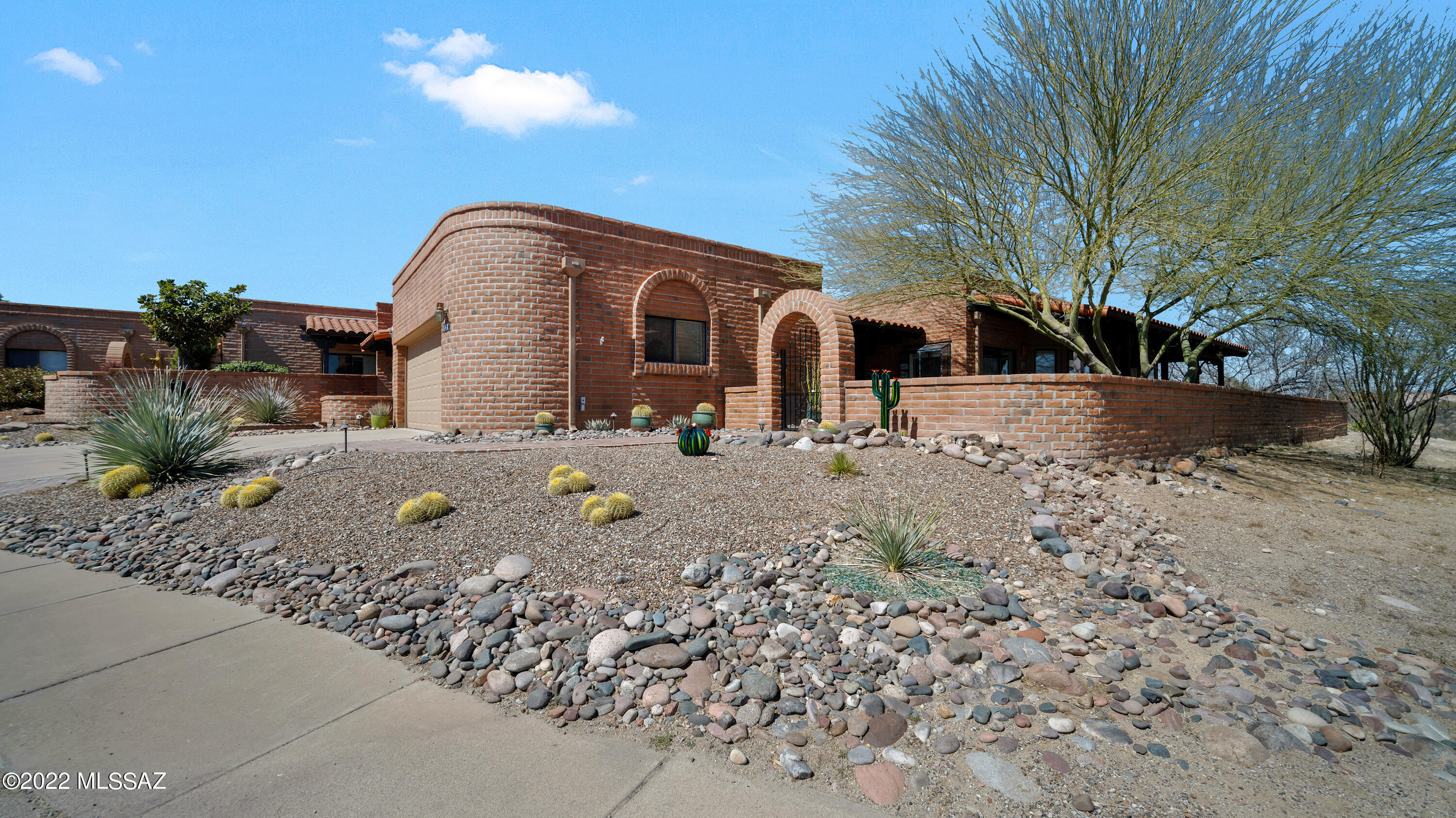 Property Photo: 1072 W Camino Urbano AZ 85622