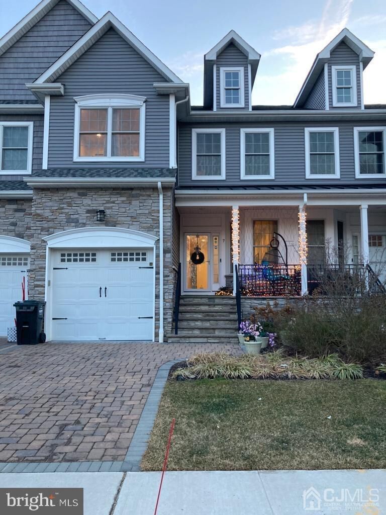 Property Photo:  7 Horan Court  NJ 08857 