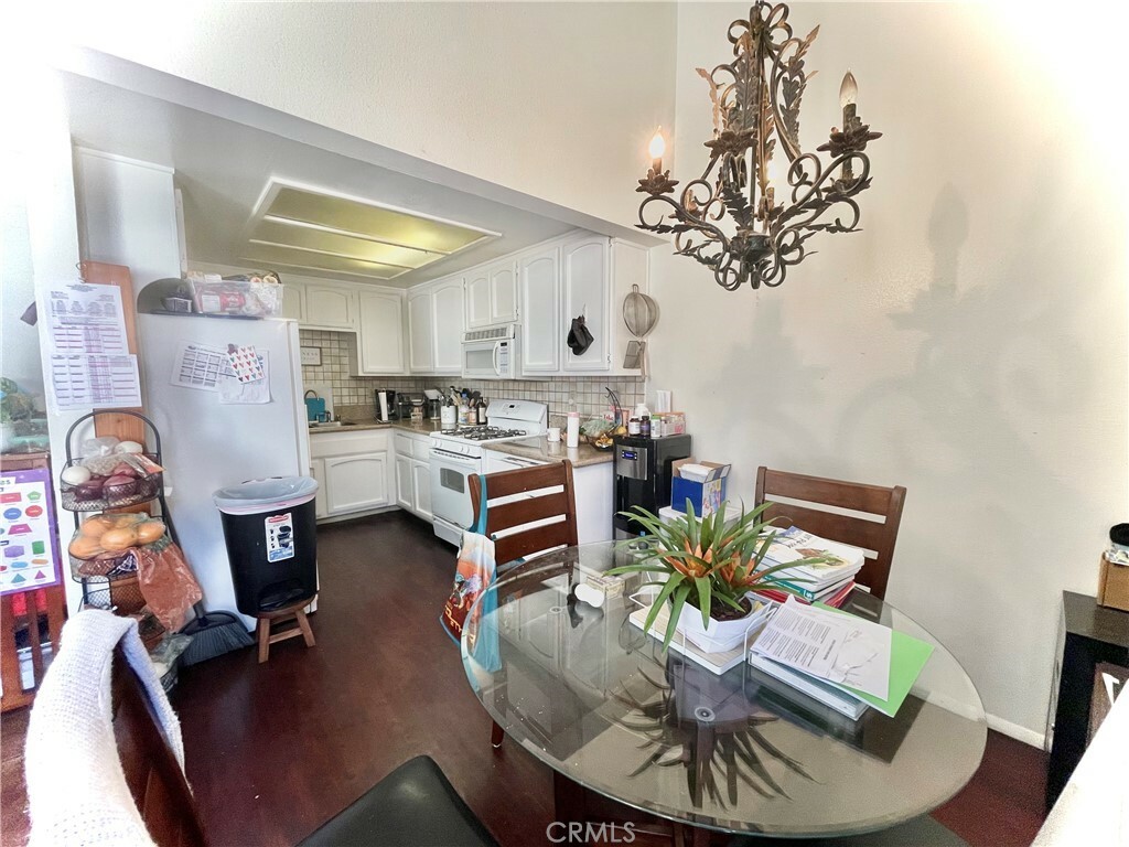 Property Photo:  120 W 223rd Street 10  CA 90745 