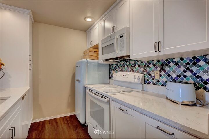 Property Photo: 2152 N 112th Street 311 WA 98133