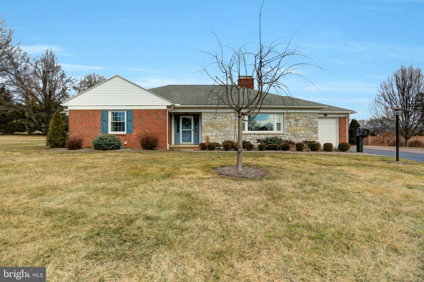 Property Photo:  811 Mountain View Road  PA 17268 