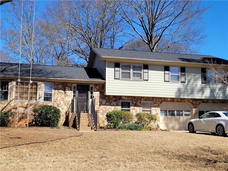 Property Photo: 360 Meadowood Drive GA 30075