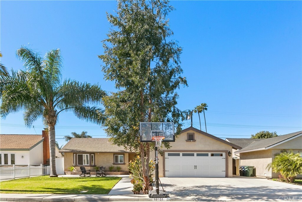 Property Photo:  17131 Kampen Lane  CA 92647 