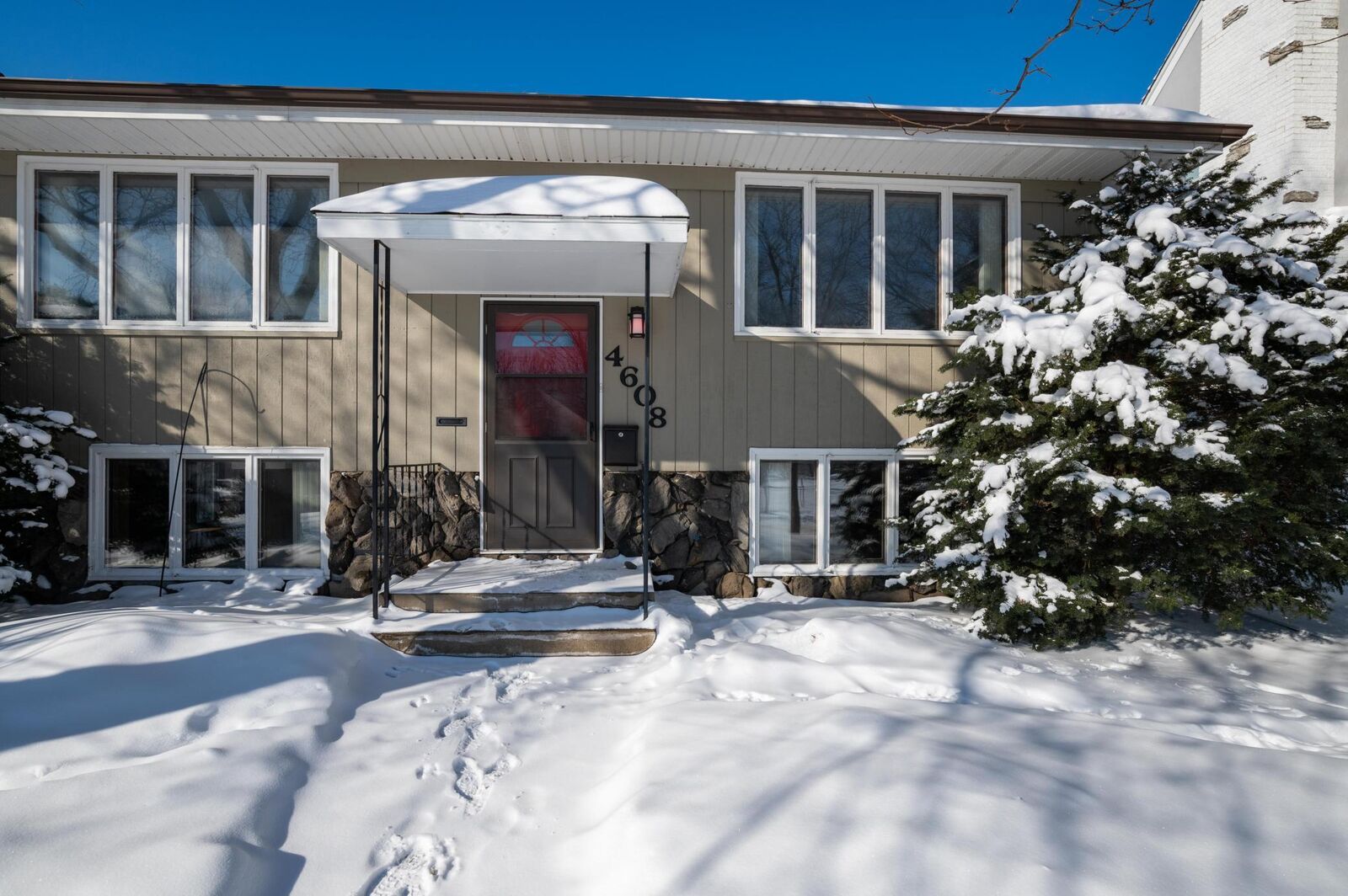 Property Photo: 4608 Longfellow Avenue MN 55407