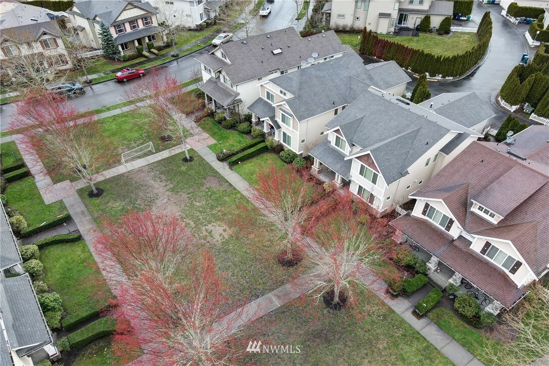 Property Photo: 6533 193rd Place NE WA 98052