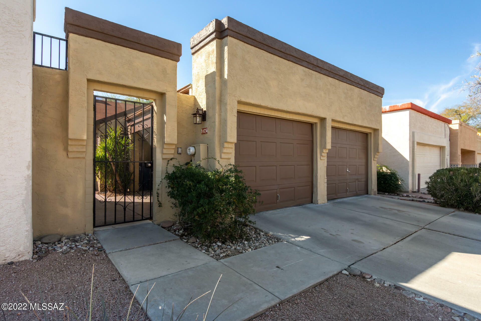 Property Photo:  1425 W Calle Gallego  AZ 85745 