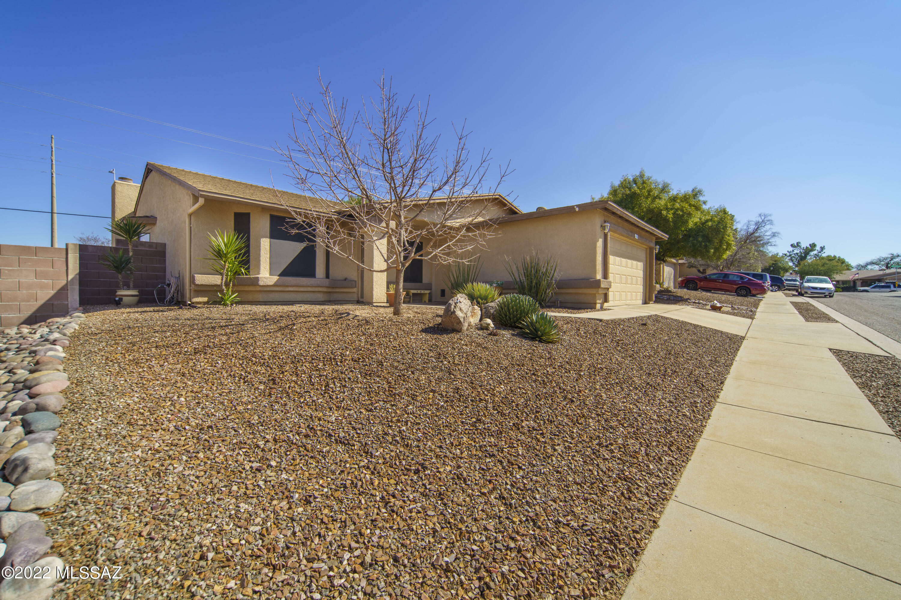 Property Photo:  801 S Granite Falls Drive  AZ 85748 