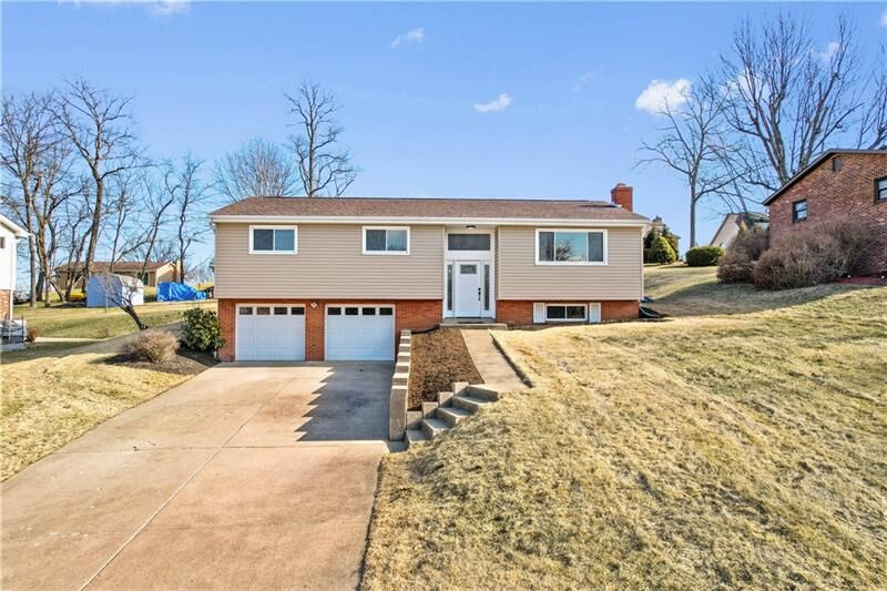 Property Photo:  2213 Maureen Dr  PA 15129 