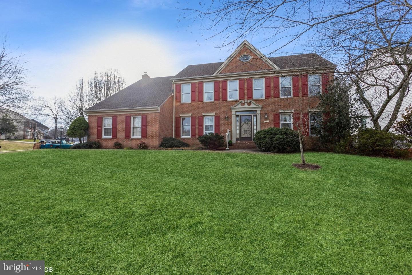 Property Photo: 5267 Glen Meadow Road VA 20120