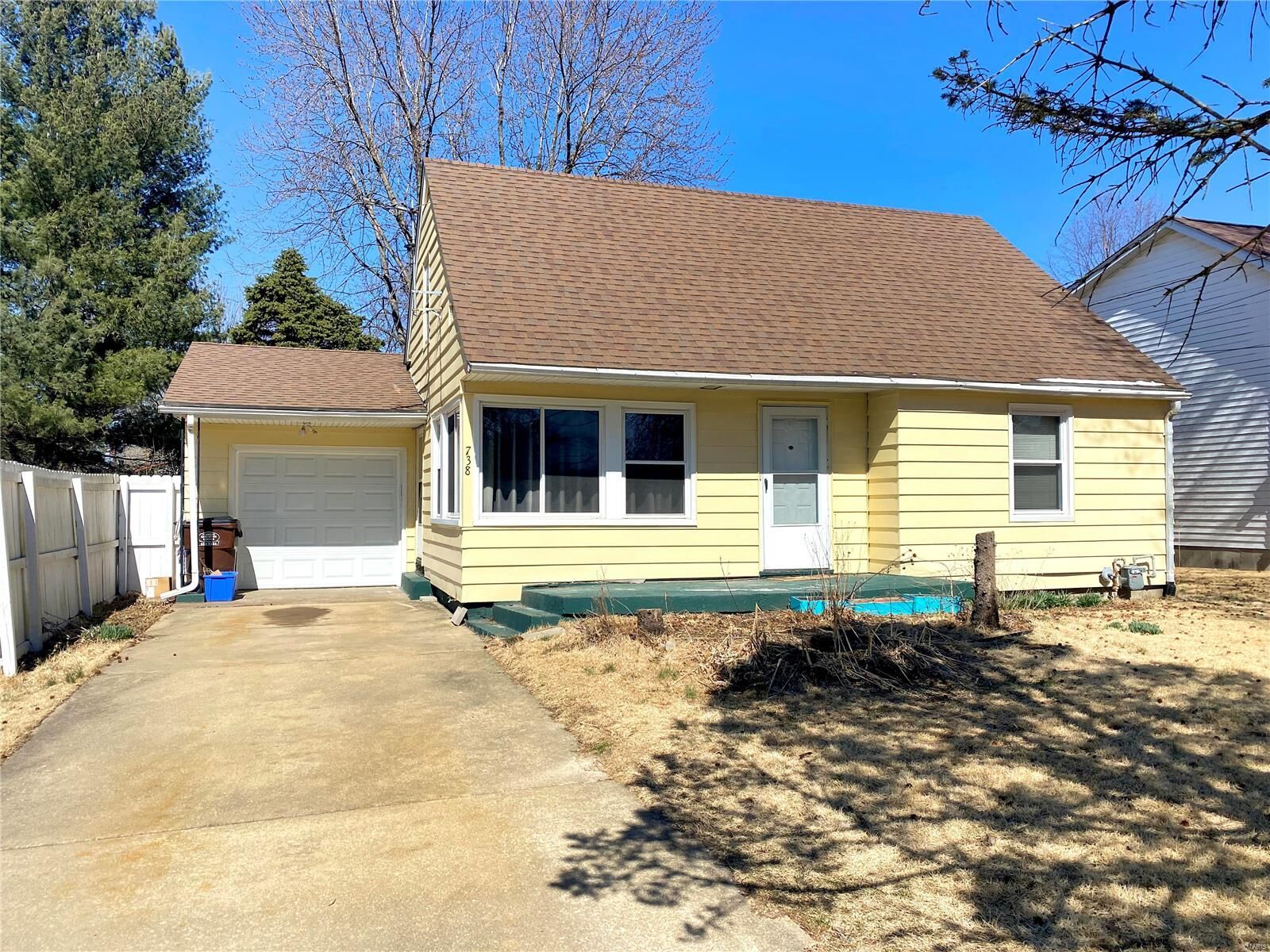 Property Photo:  738 E Rosedale Drive  IL 62024 