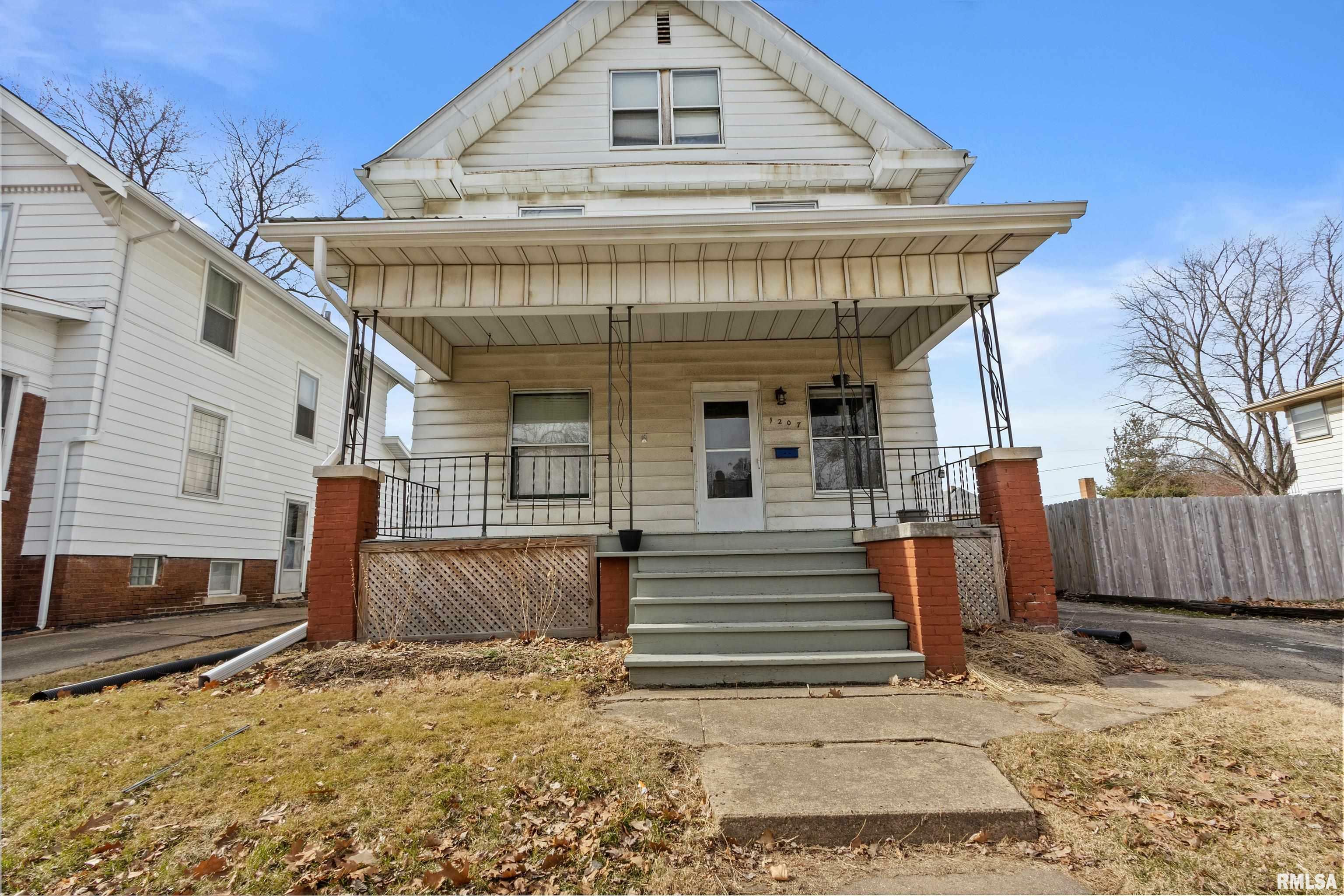 Property Photo:  1207 N University  IL 61606 