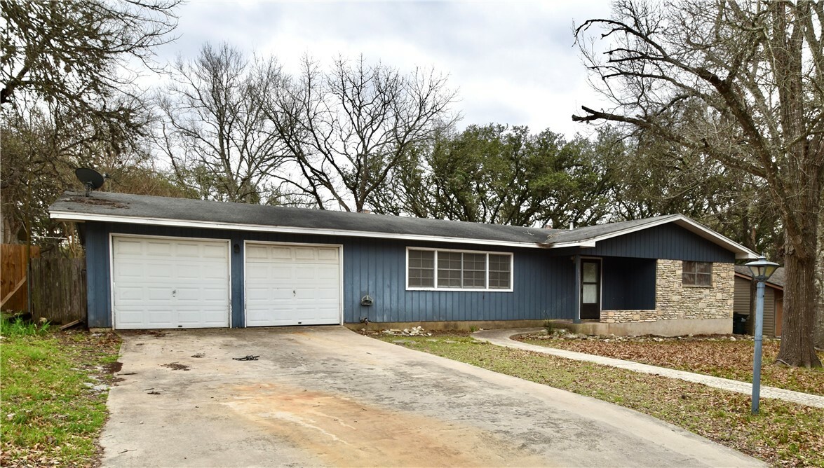 Property Photo:  615 Larue Drive  TX 78666 