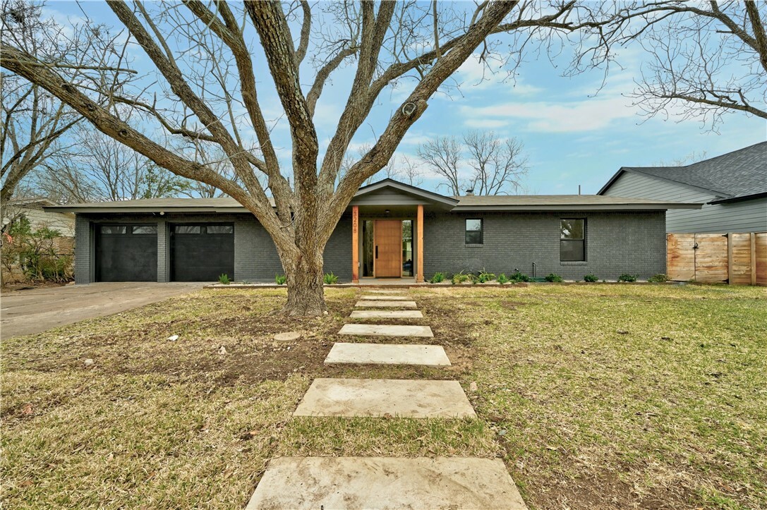 Property Photo:  3208 John Campbells Trail  TX 78735 