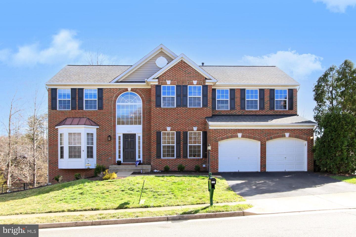 Property Photo: 5223 Daybreak Lane VA 22193