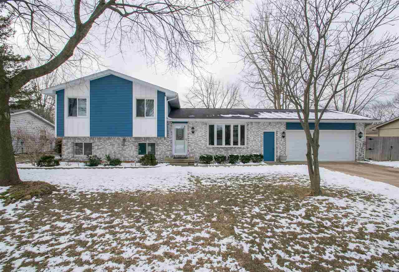 Property Photo:  204 Heathermoor  MI 48642 