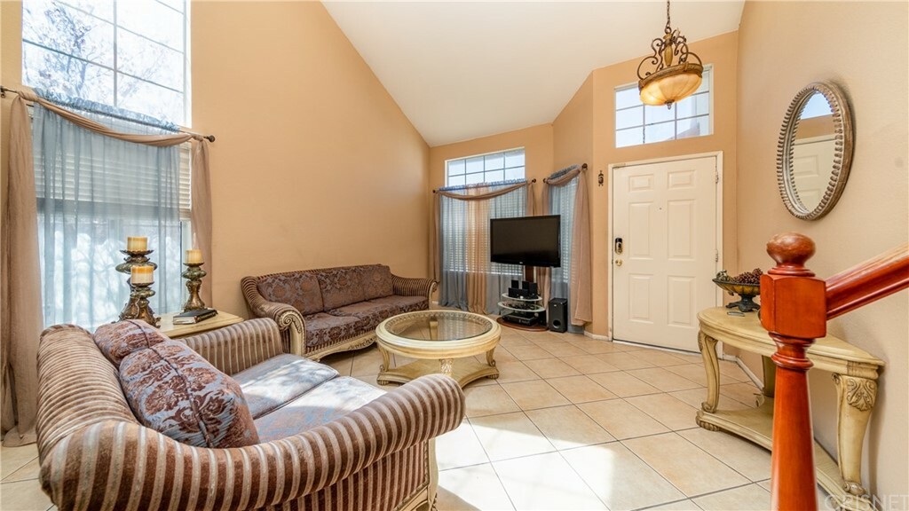 Property Photo:  39762 Tesoro Lane  CA 93551 