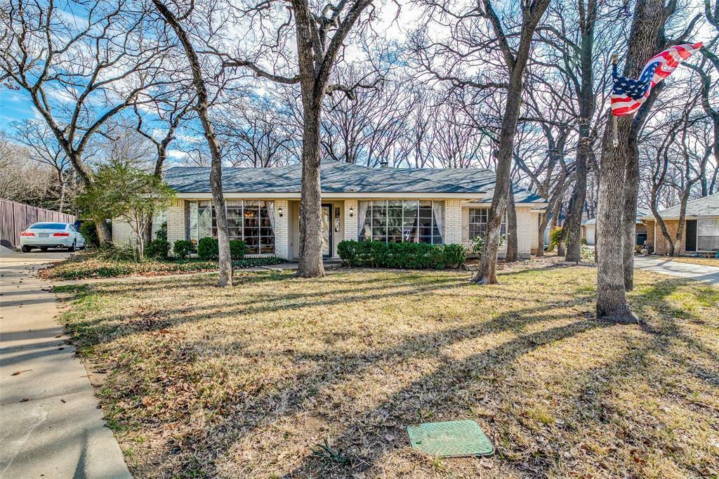 Property Photo:  2100 Bancroft Court  TX 76017 