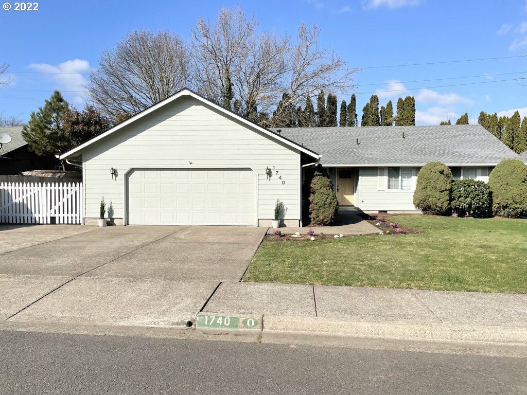 Property Photo: 1740 Ridgley Blvd OR 97401