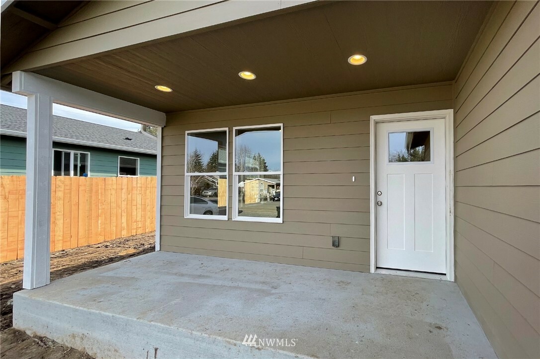 Property Photo:  1626 W 11th Street  WA 98363 