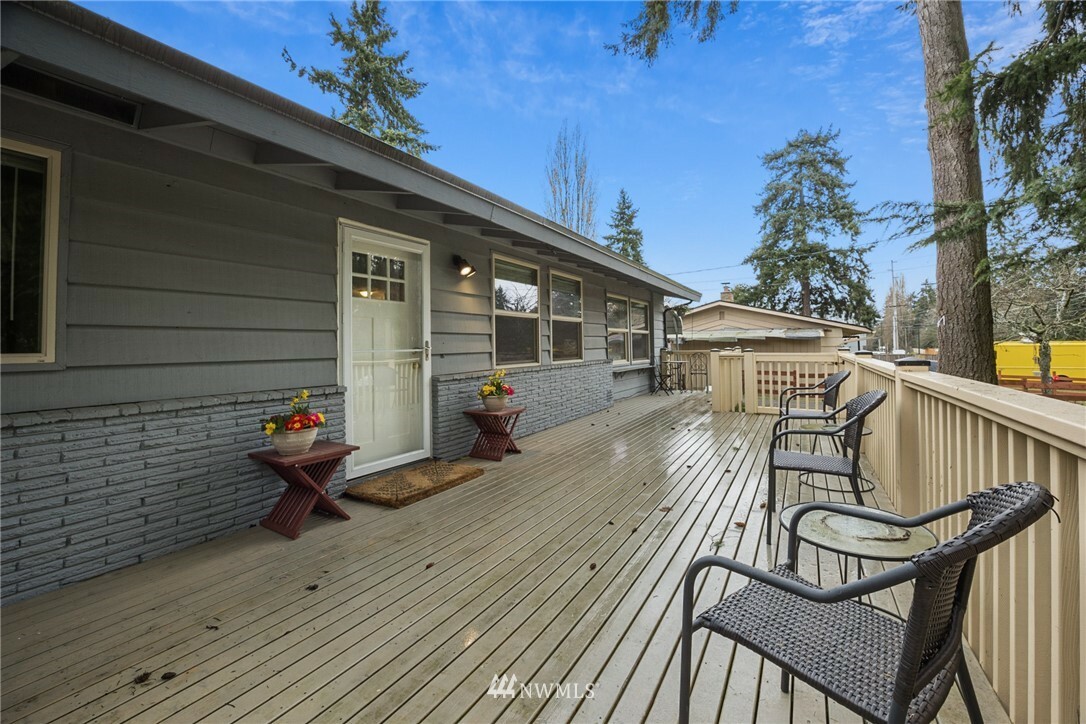 Property Photo:  18617 1st Avenue S  WA 98148 