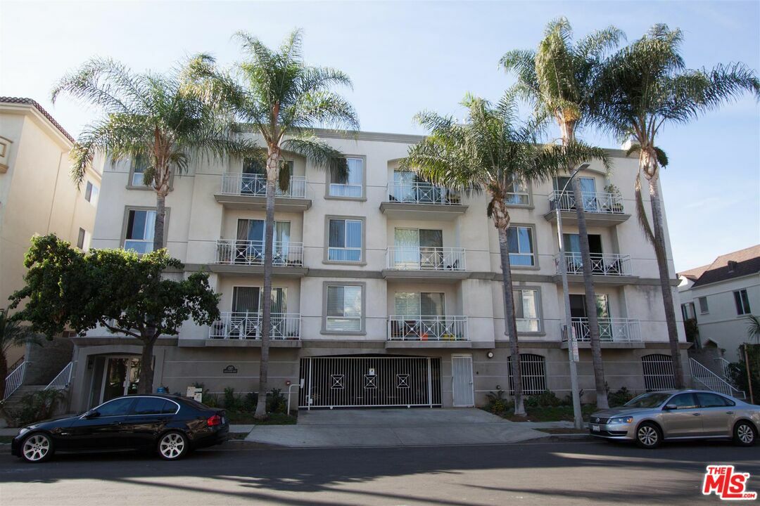 Property Photo:  117  S Clark Dr 204  CA 90048 