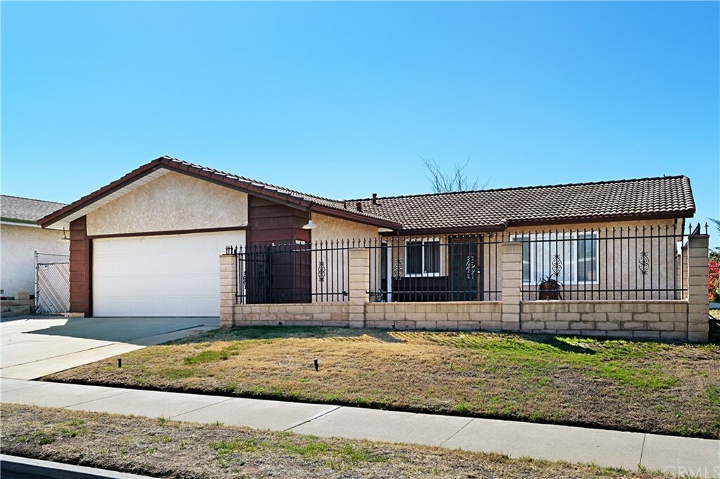 Property Photo:  24791 Redcliff Court  CA 92557 