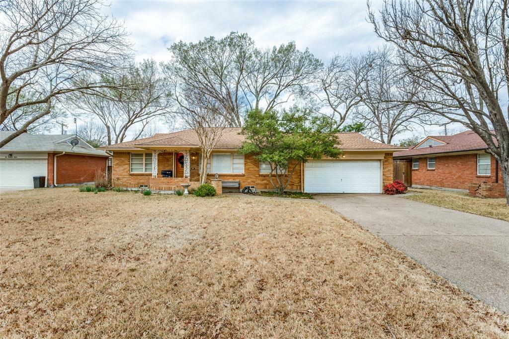 Property Photo:  210 S Lois Lane  TX 75081 