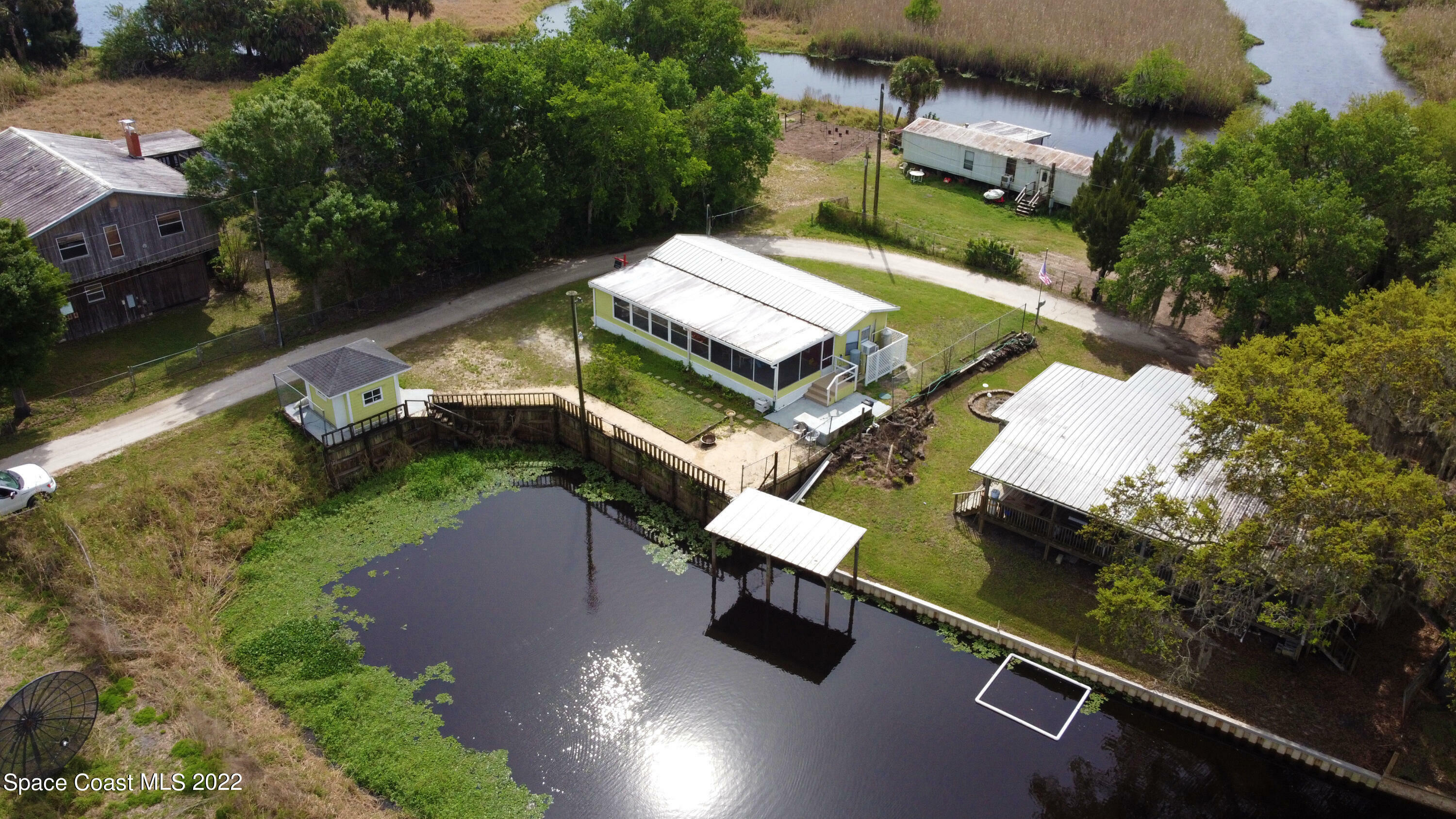 Property Photo: 347 Baxter Point Road FL 32754
