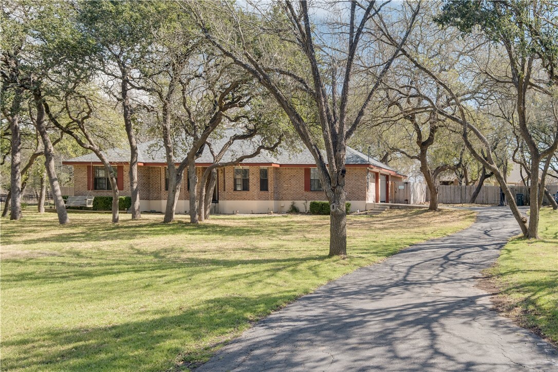 Property Photo: 304 W Esparada Drive TX 78628