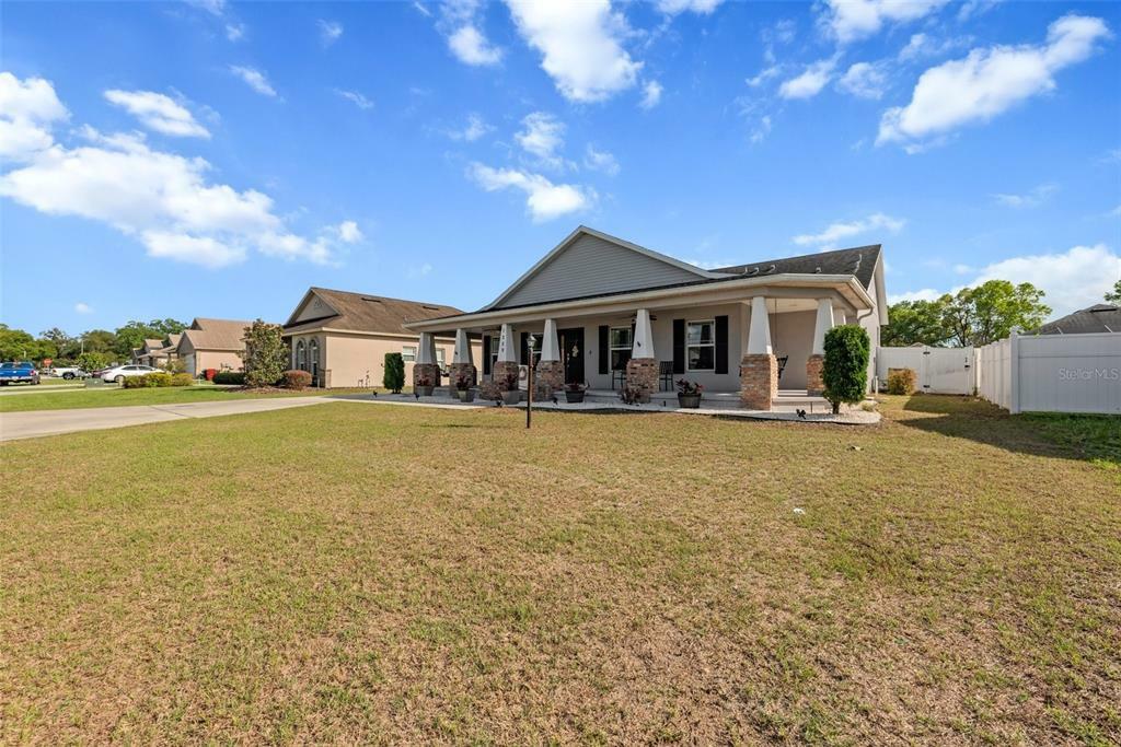 Property Photo:  1209 Lavender Jewel Court  FL 33563 