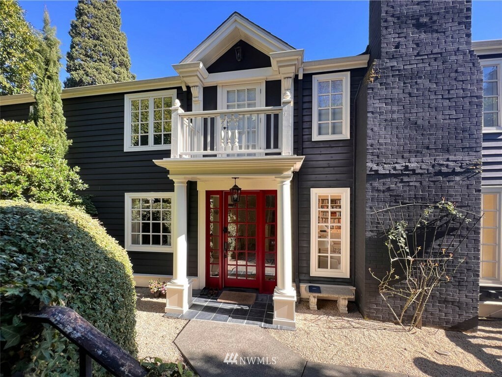 Property Photo: 1435 Newport Way WA 98122