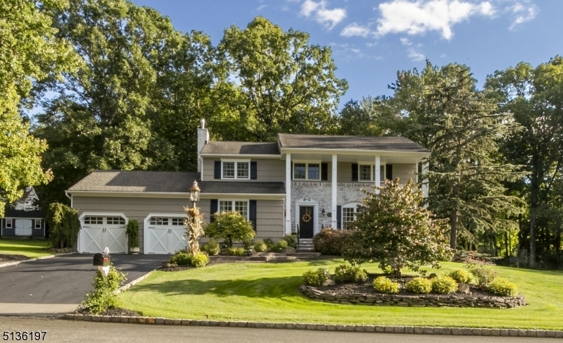 Property Photo:  8 Peppermill Ct  NJ 07869 