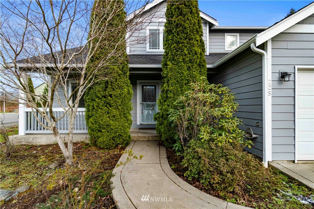 Property Photo: 225 Allison Avenue W WA 98328