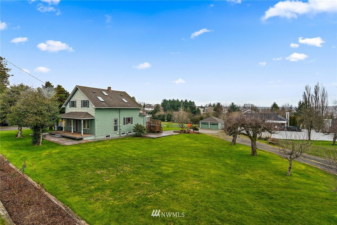 Property Photo:  2103 Talbot Road S  WA 98055 