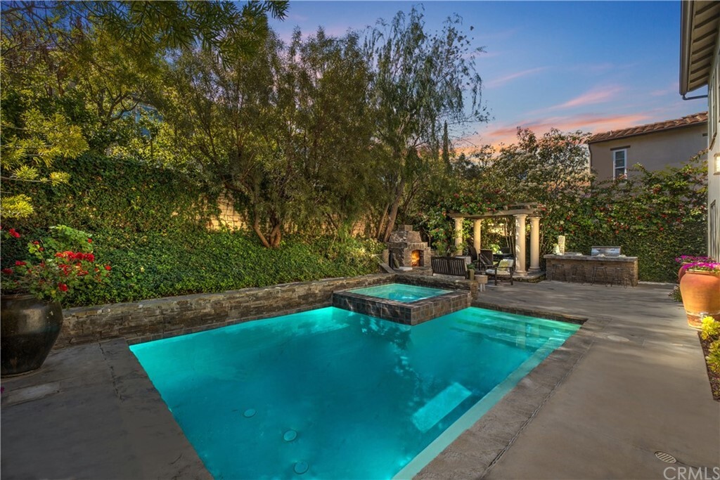 Property Photo: 104 Retreat CA 92603