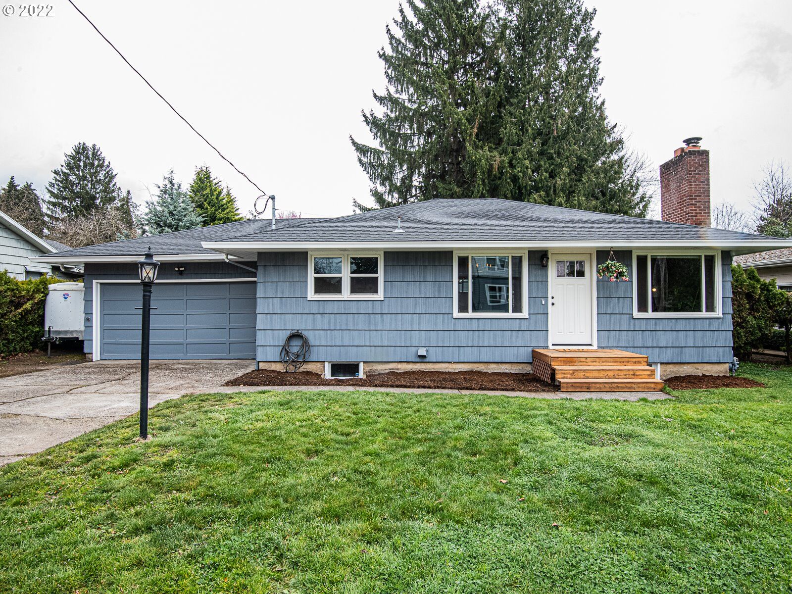 Property Photo: 10114 SE 37th Ave OR 97222