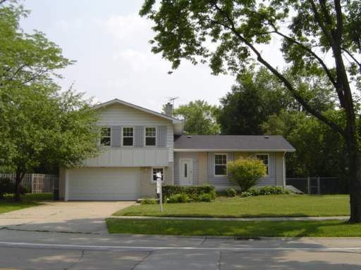 Property Photo: 3135 Cherry Ln IL 60062