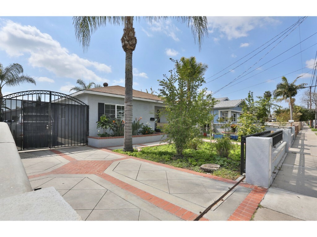 Property Photo:  1126 W Cubbon Street  CA 92703 