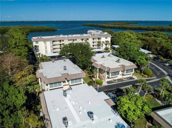 Property Photo:  573 Sutton Place  FL 34228 