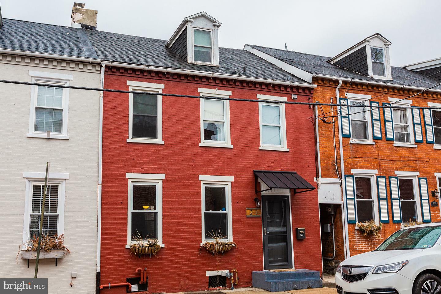 Property Photo:  21 N Mary Street  PA 17603 