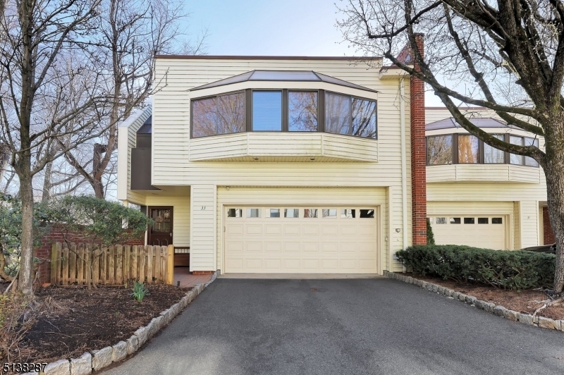 Property Photo:  33 Daniel Ct  NJ 07450 