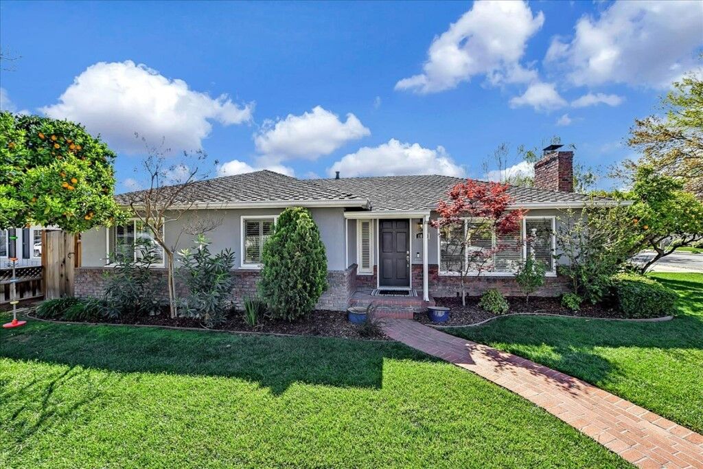 Property Photo:  